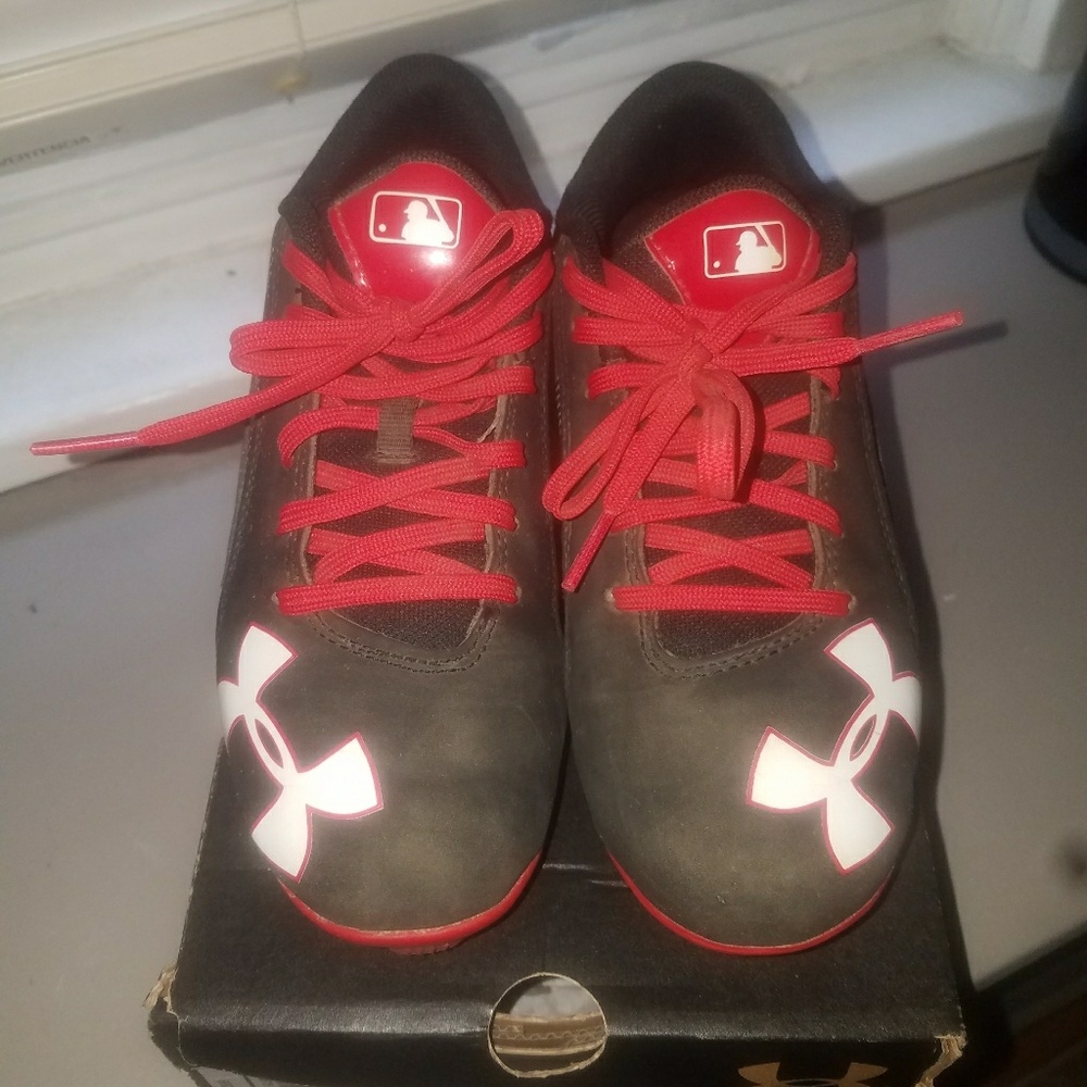 Under ARMOUR Boys' Cleats Size 1.5Y